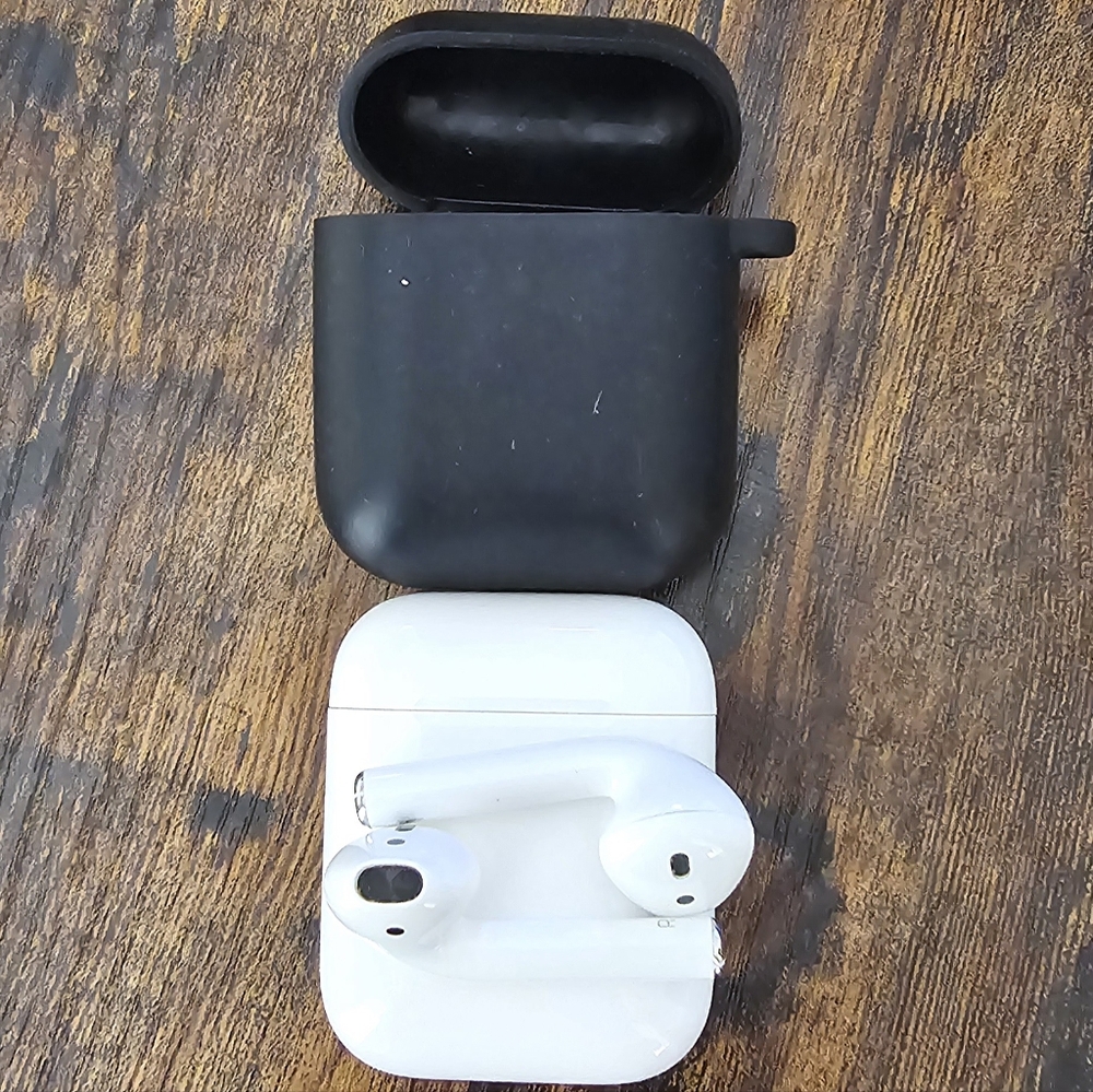 Apple AirPods 2nd Gen
